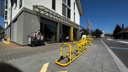 Bernstrasse Veloständer gelb